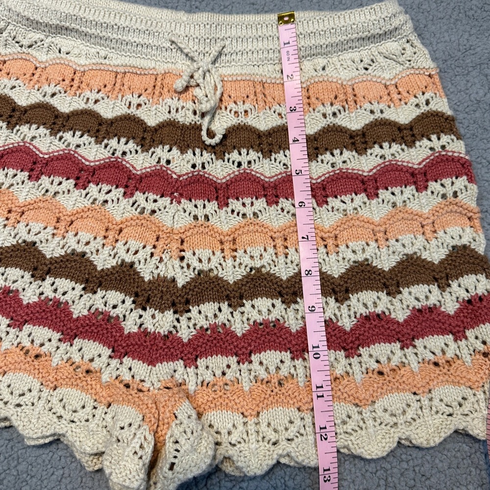 American Eagle Crochet Shorts XS Multi Color Chevron Knit Scalloped Boho Summer - Picture 4 of 6